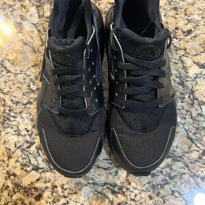 Kids Nike shoes huaraches size 7y